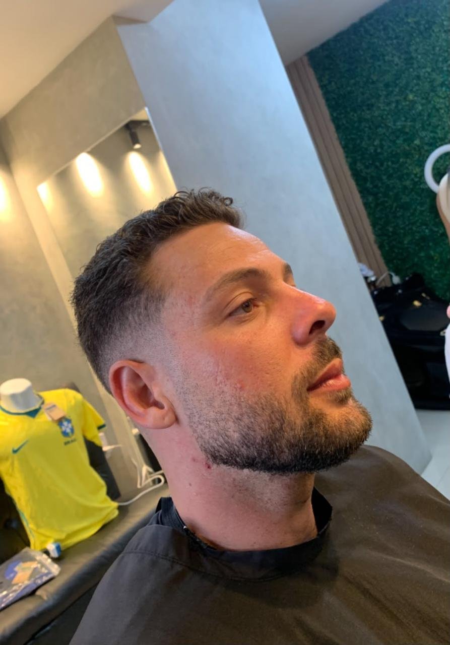 Corte social com barba na Menz's Barbearia